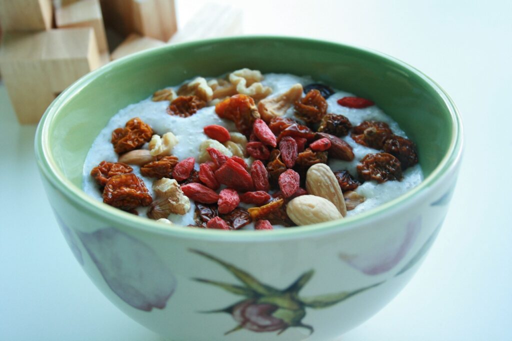 goji berries, almond, oatmeal-642122.jpg