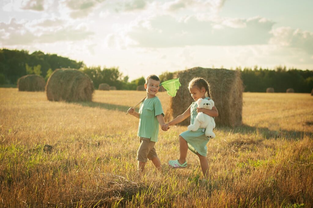 kids, field, friendship-6521604.jpg